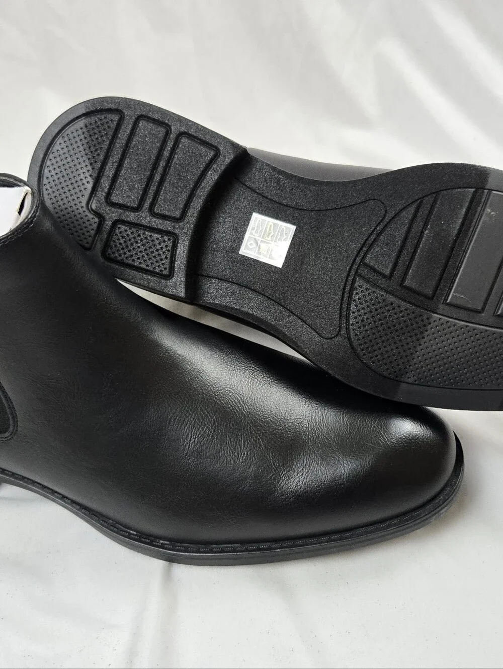 Madden Maxxin Men's Chelsea Boots Black Size 11 M New in Box